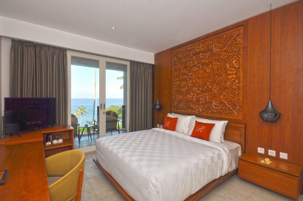 kamar di Deluxe Ocean View Raja Villa Lombok